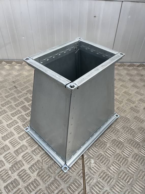 Tronson rectangular cu profil de flanșă și colțare